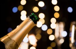 Nieuwjaarsborrel proosten champagne
