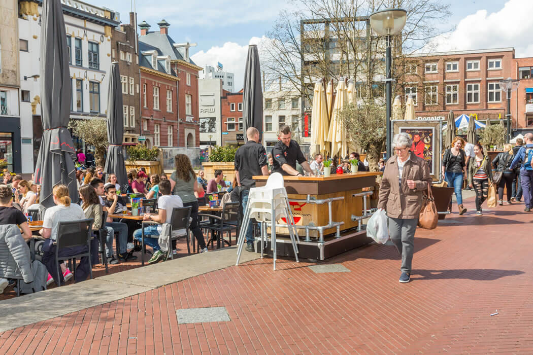 Terras Markt Eindhoven buitenbar en winkelpubliek fw tynified