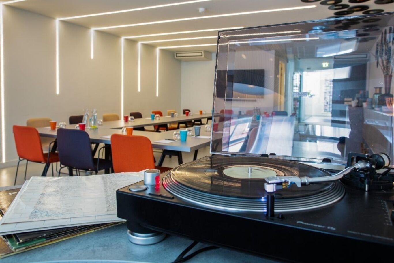 Music Meeting Lounge A veen Cropped