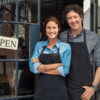 Open restaurant ondernemers man en vrouw partners